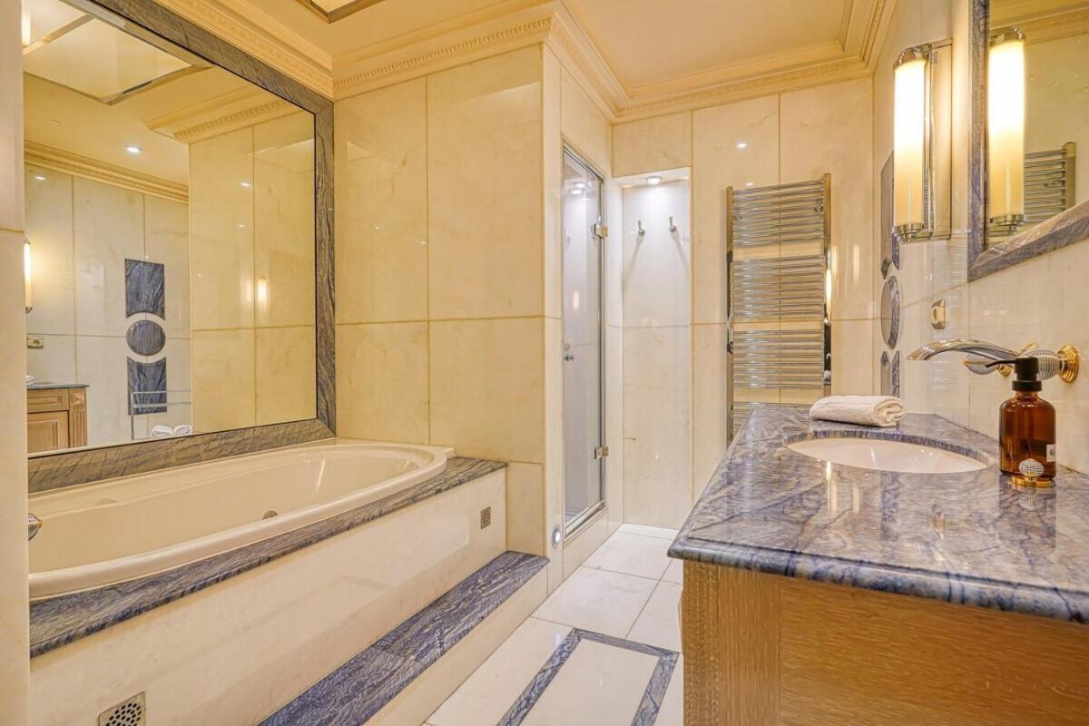 Napoleon Champs Elysees Apartment