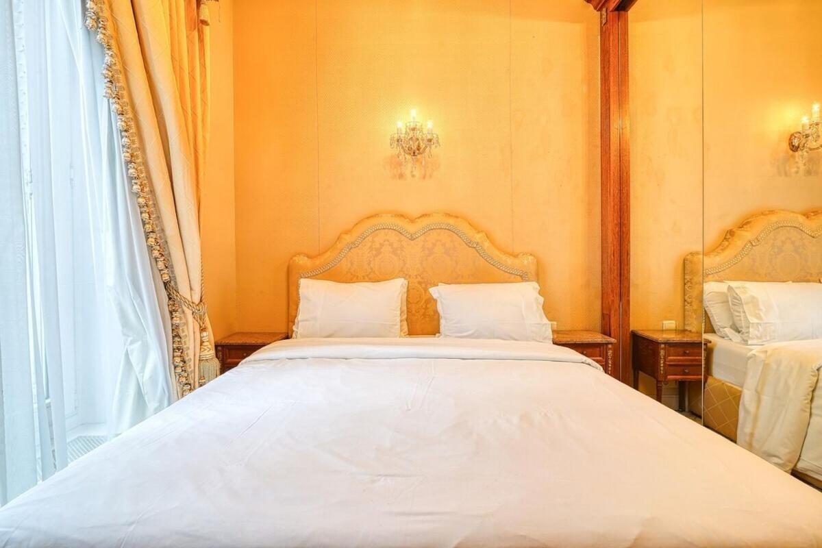 Napoleon Champs Elysees Apartment
