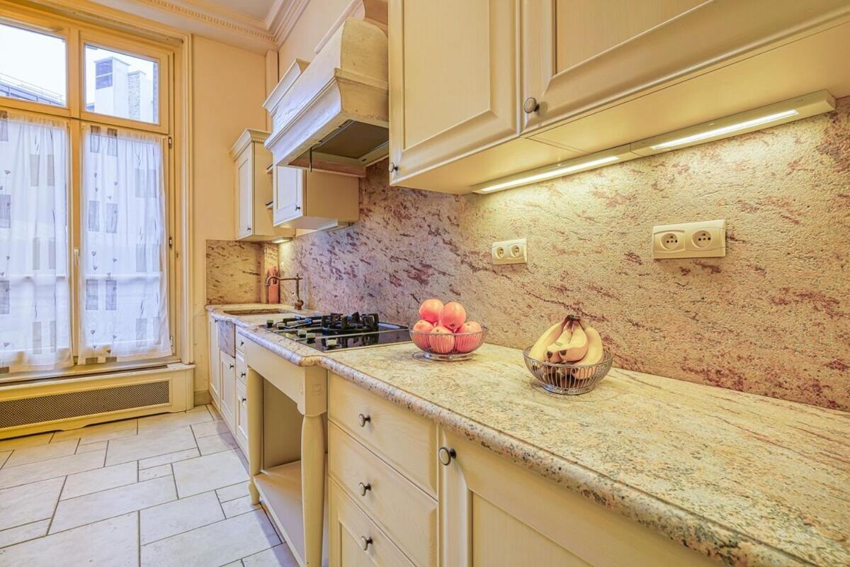 Apartment Napoleon Champs Elysees