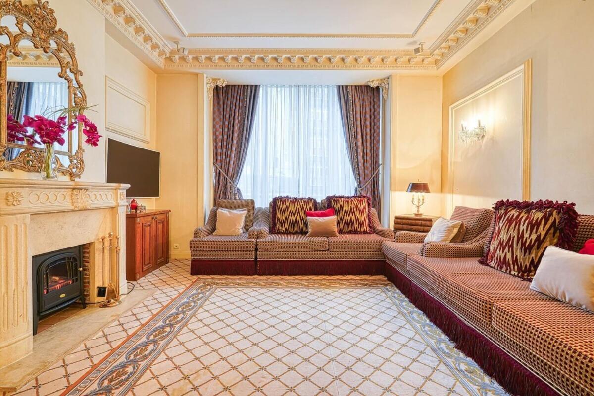 Napoleon Champs Elysees Apartment *